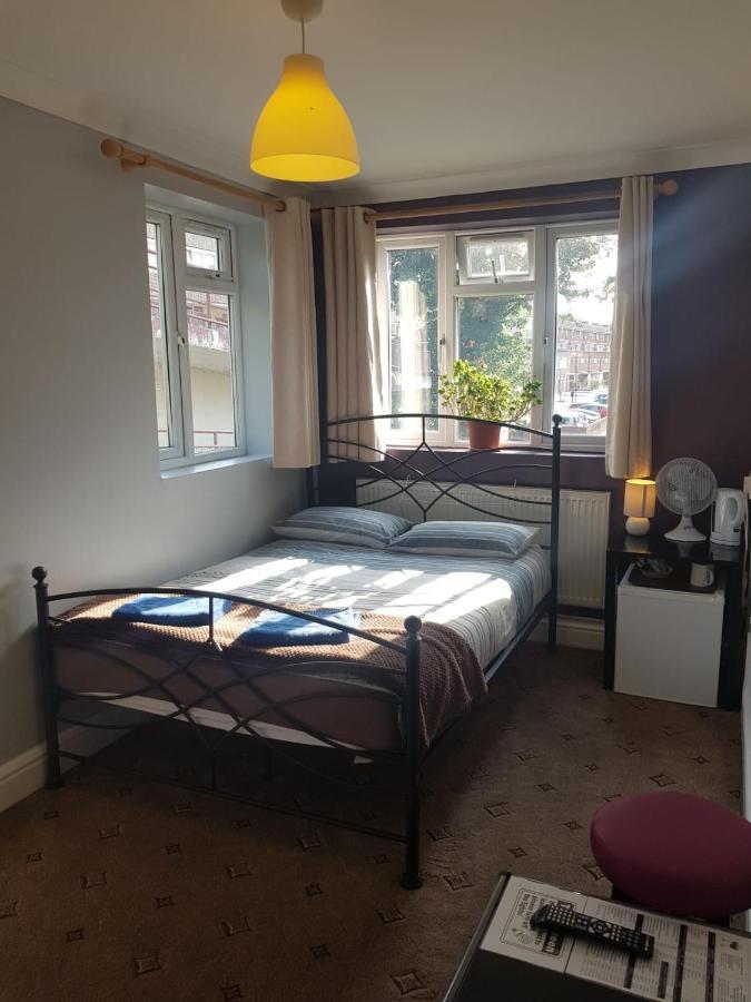 Tweepersoonskamer met Gedeelde Badkamer