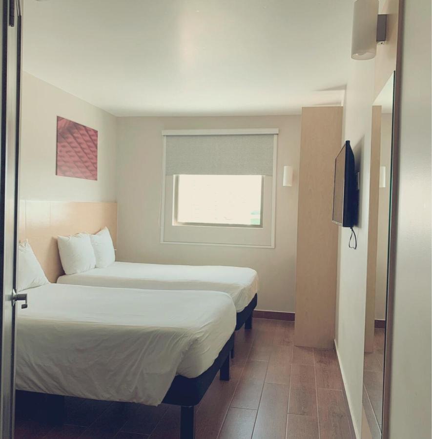 Quarto Duplo Standard com 2 Camas de Solteiro