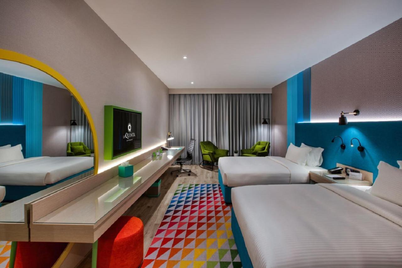 Deluxe Room 2 Twin Beds Complimentary Transfer to La Mer Beach Dubai Mall or Burj Khalifa Metro Station,1187716120:JPEG