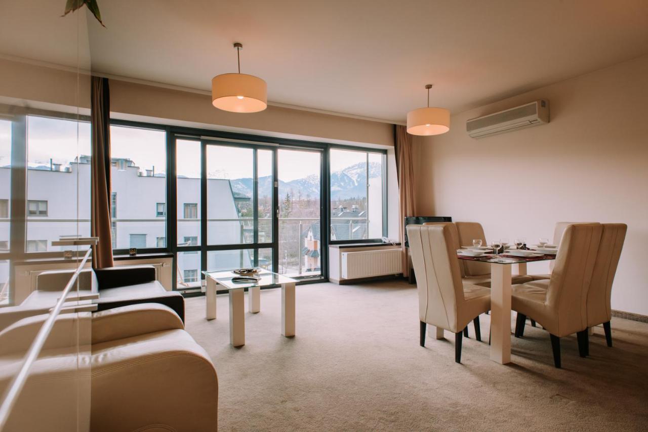 Two-Bedroom Apartment with Mountain View