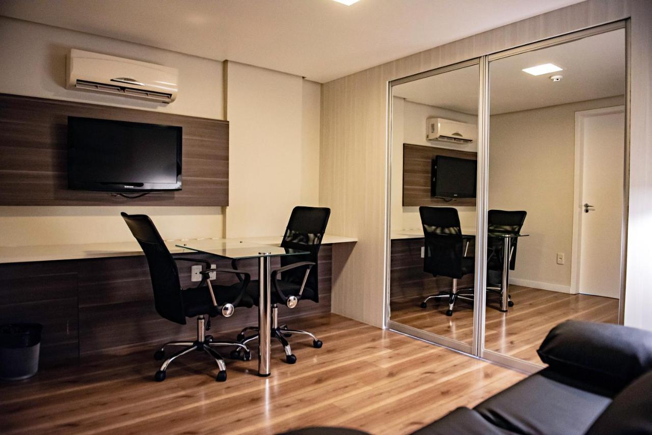 Suíte com Banheira de Hidromassagem (2 Adultos)