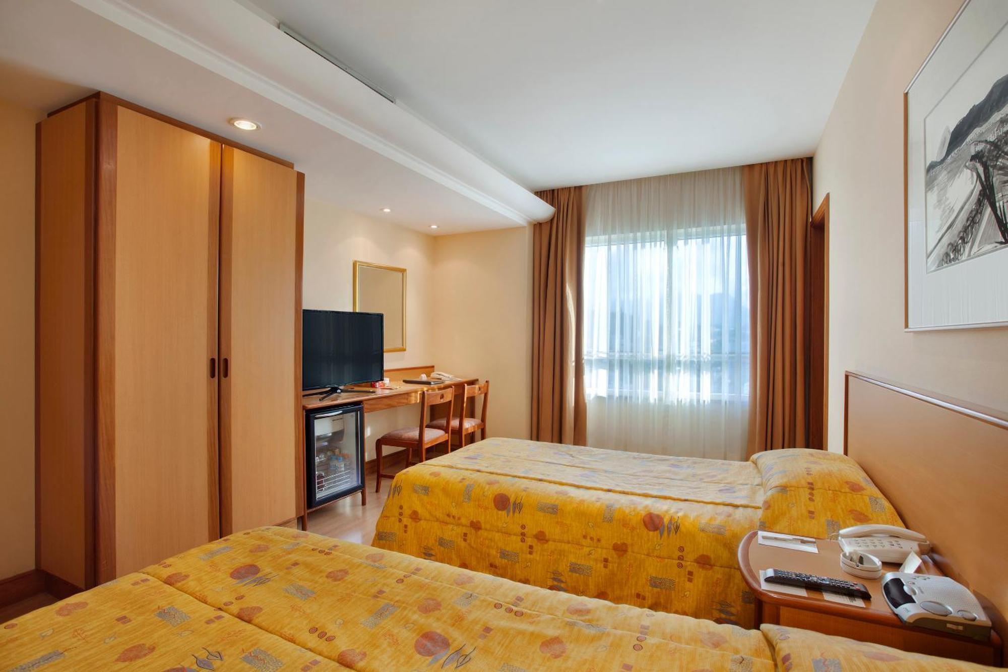 Quarto Superior com 2 Camas de Solteiro