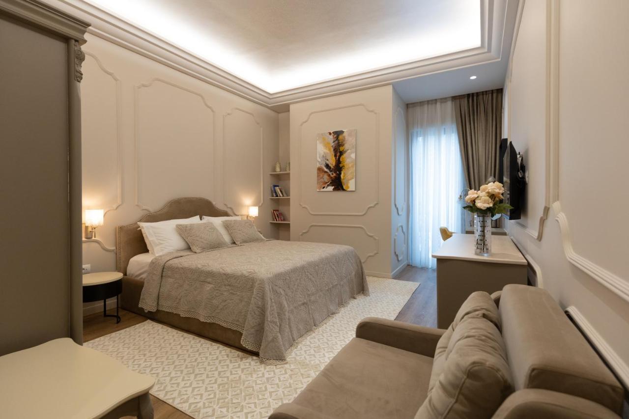 Superior King Room Balcony