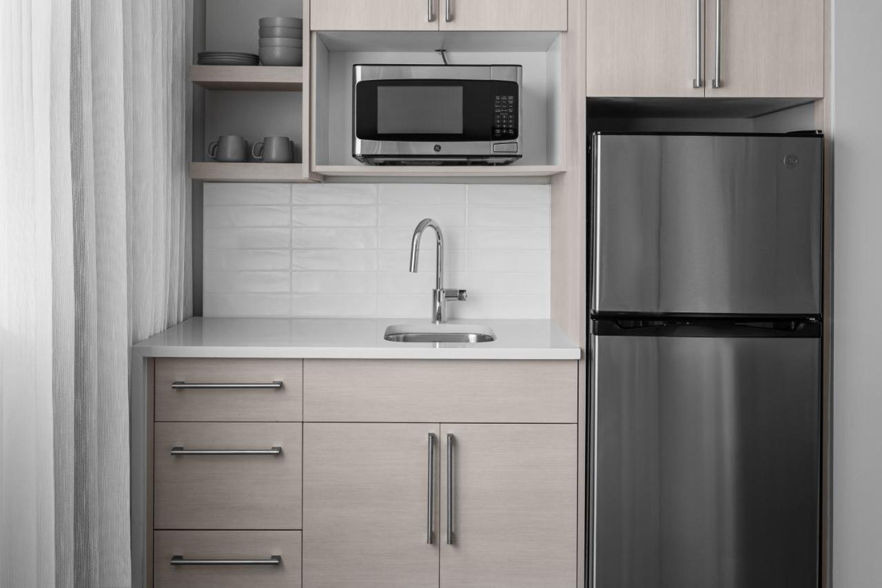 King Studio with City View and Roll-in Shower - Mobility Accessible