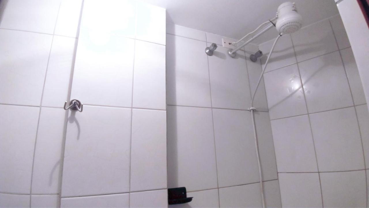 Quarto Econômico com 2 Camas de Solteiro
