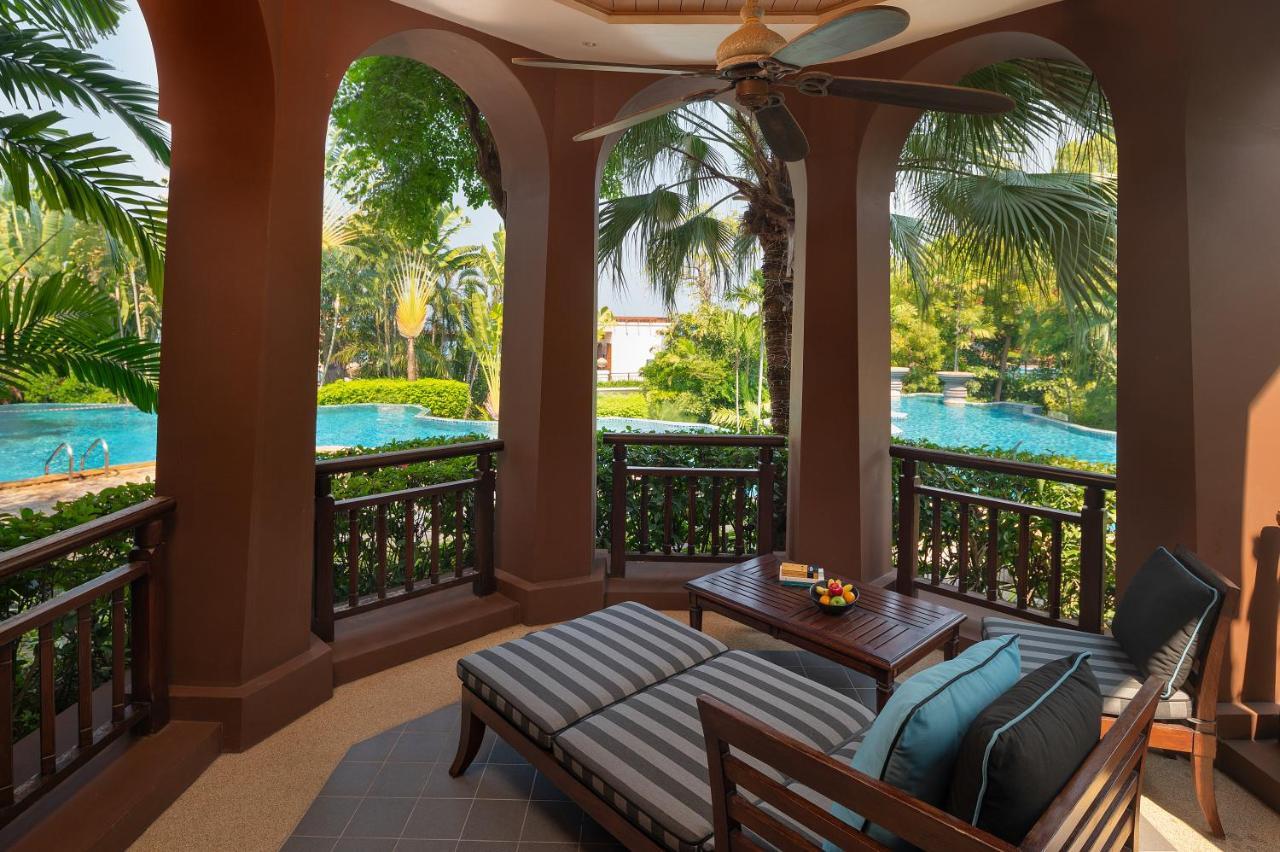 Junior King Suite with Pool/Club Lounge Access,1195561960:JPEG