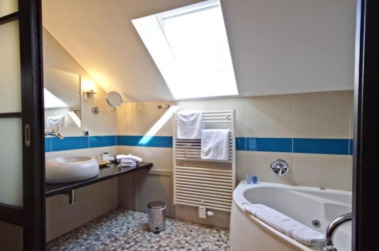 Suite Spa Bath