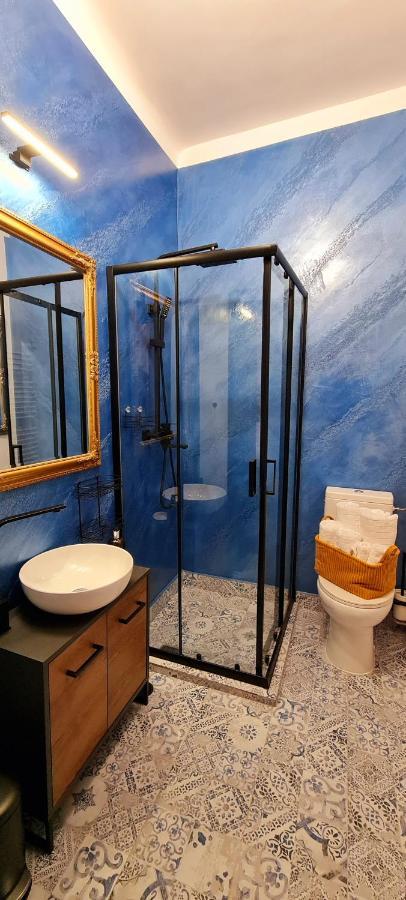 One-Bedroom Deluxe Apartment