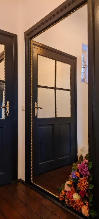 One-Bedroom Deluxe Apartment