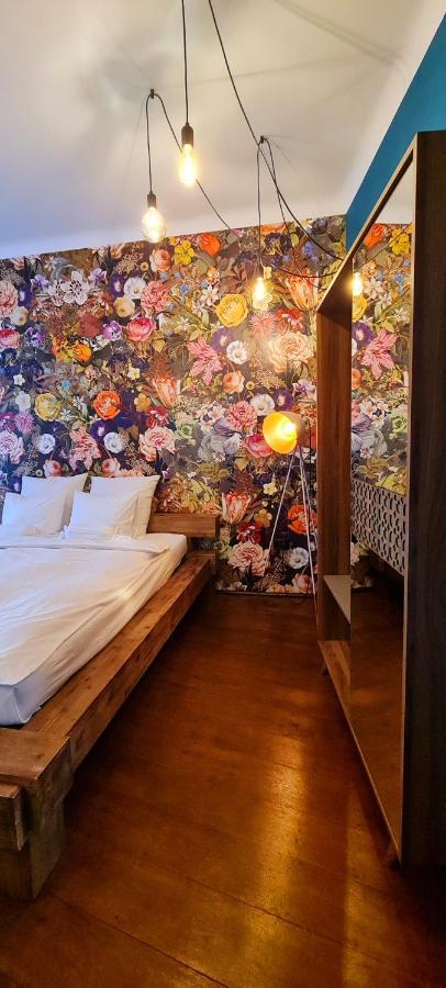 One-Bedroom Deluxe Apartment