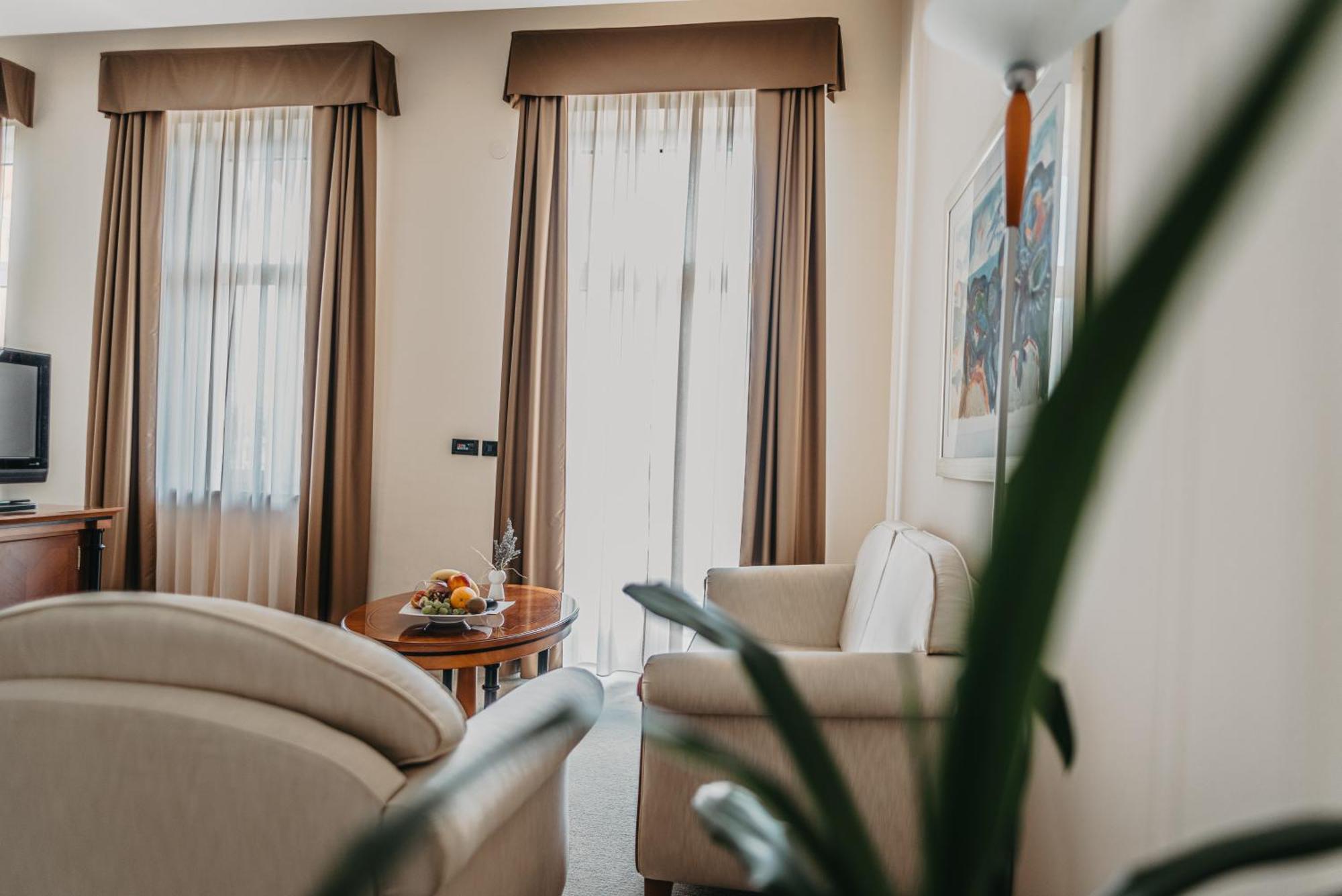 Camera Matrimoniale Luxury con Balcone e Vista Mare