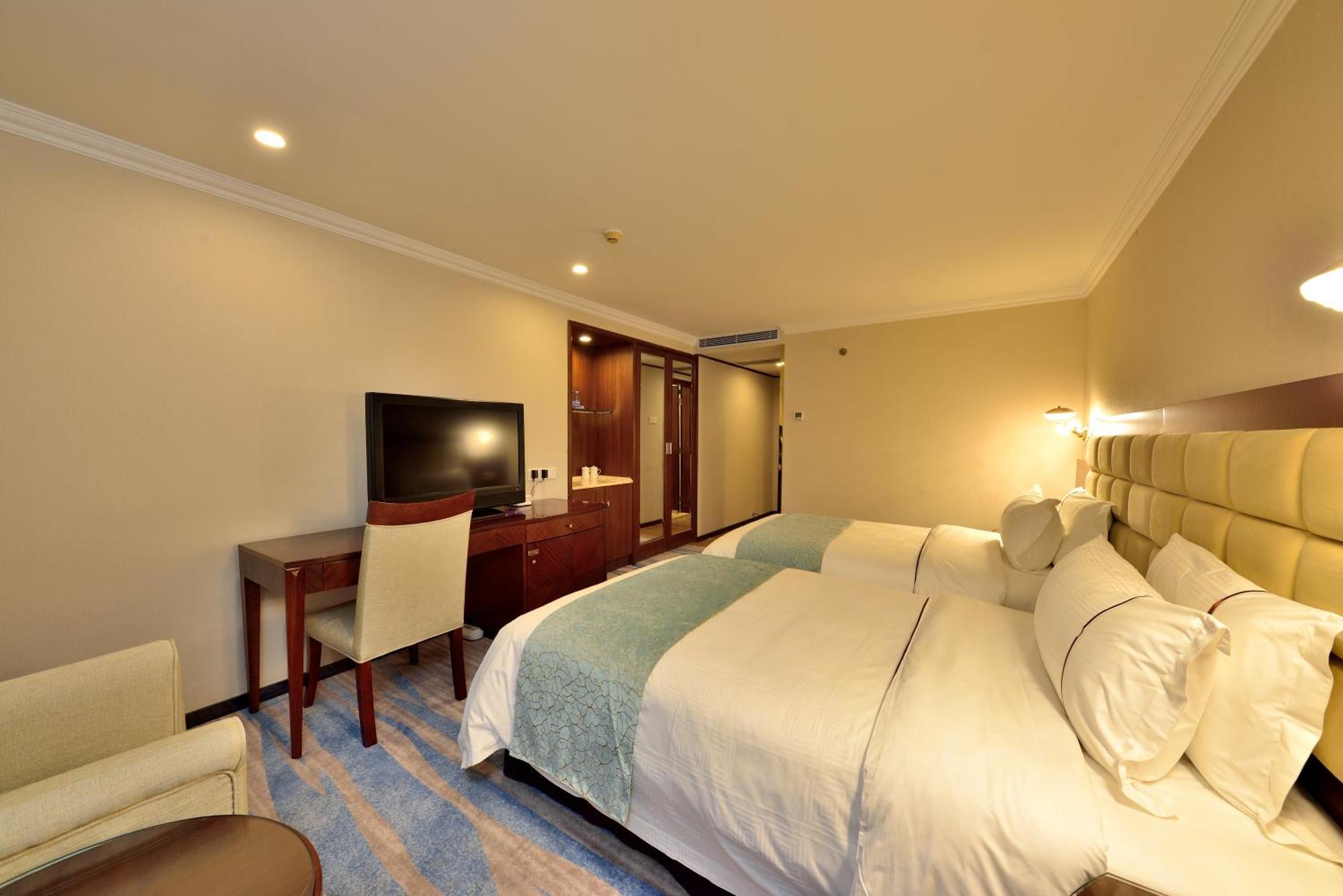 Superior Twin Room with City View