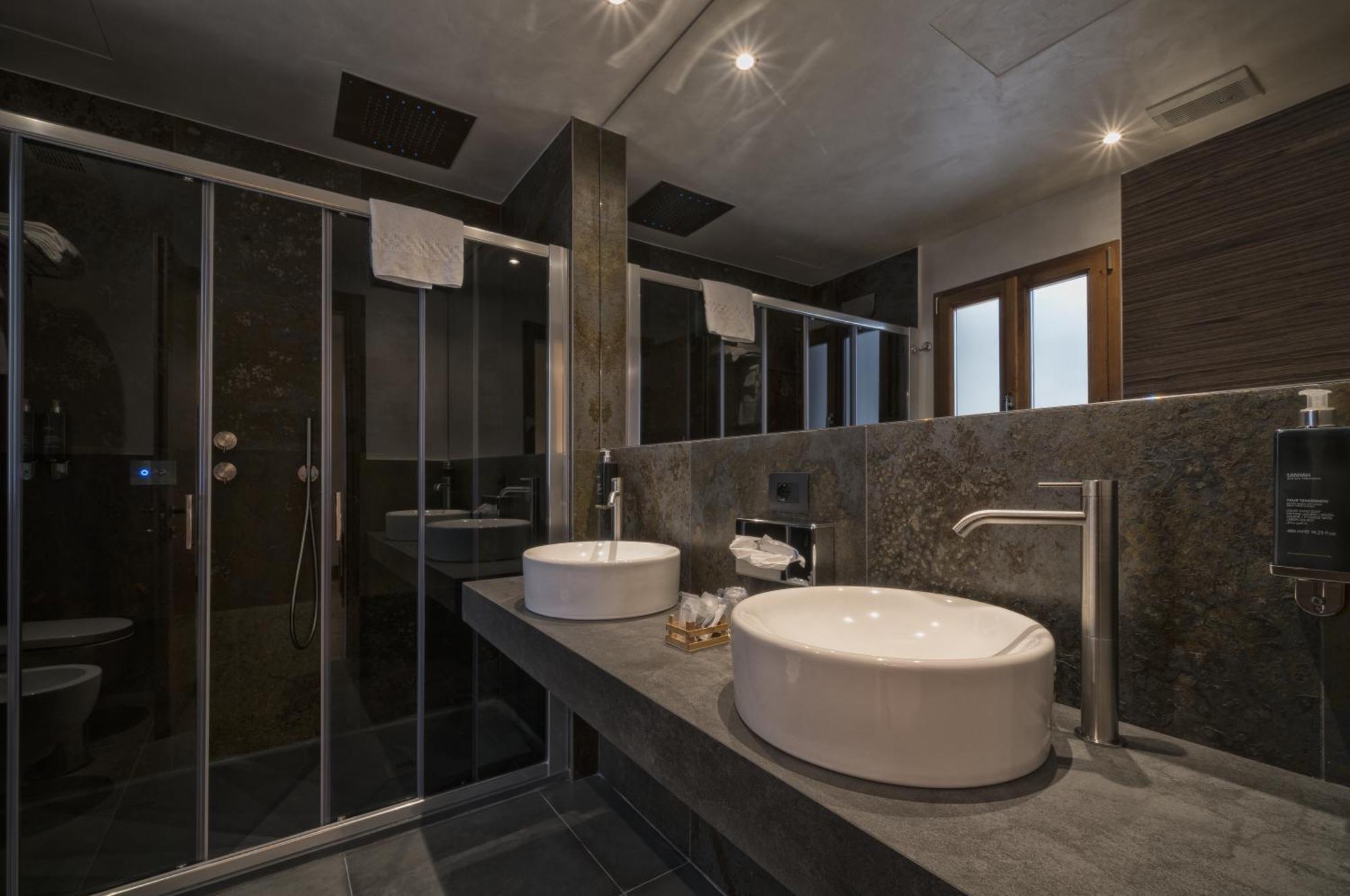 Deluxe Suite,1215924160:JPEG