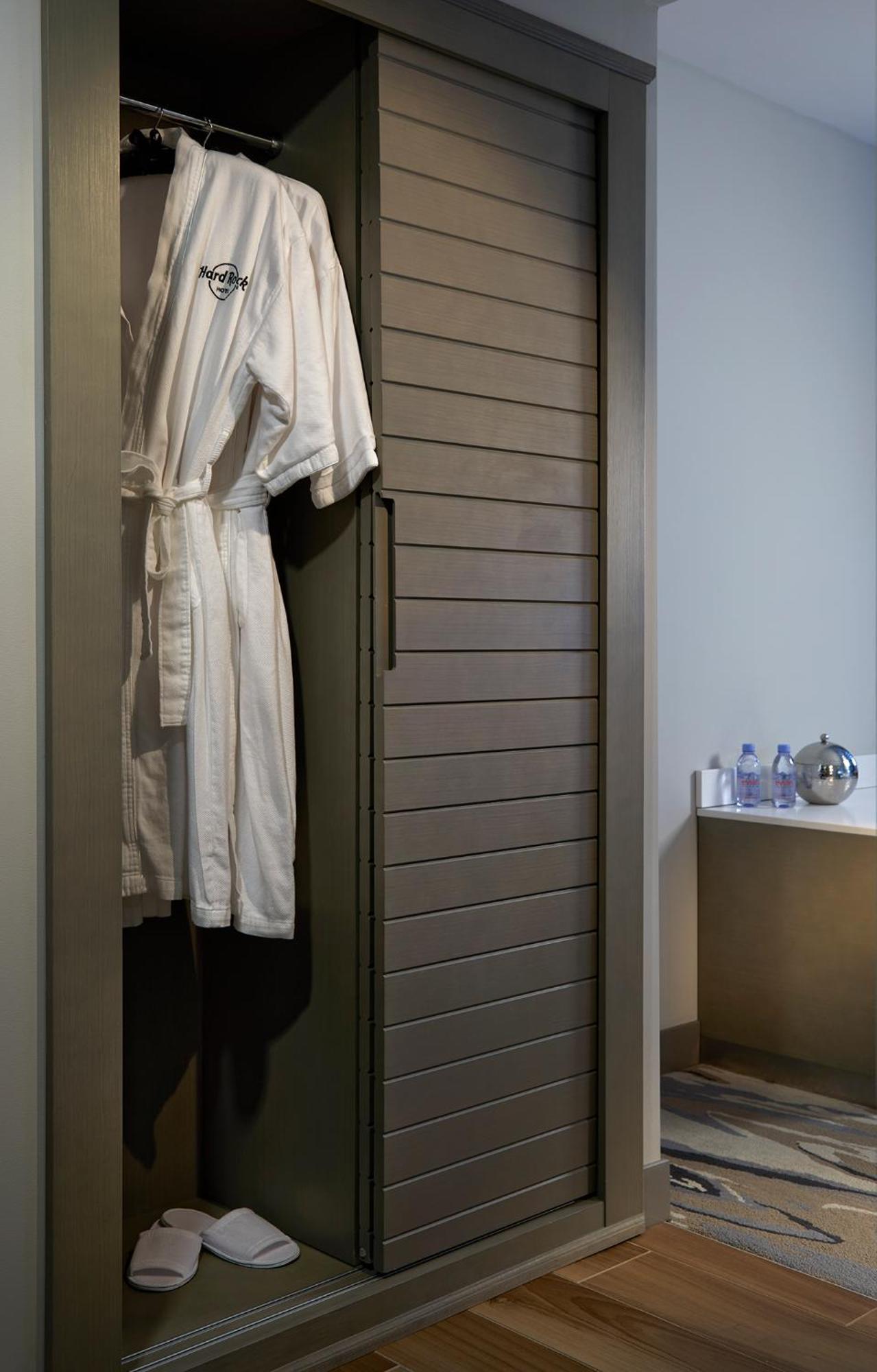 Deluxe Queen Room with Two Queen Beds,1217265172:JPEG