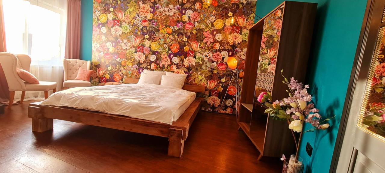 One-Bedroom Deluxe Apartment
