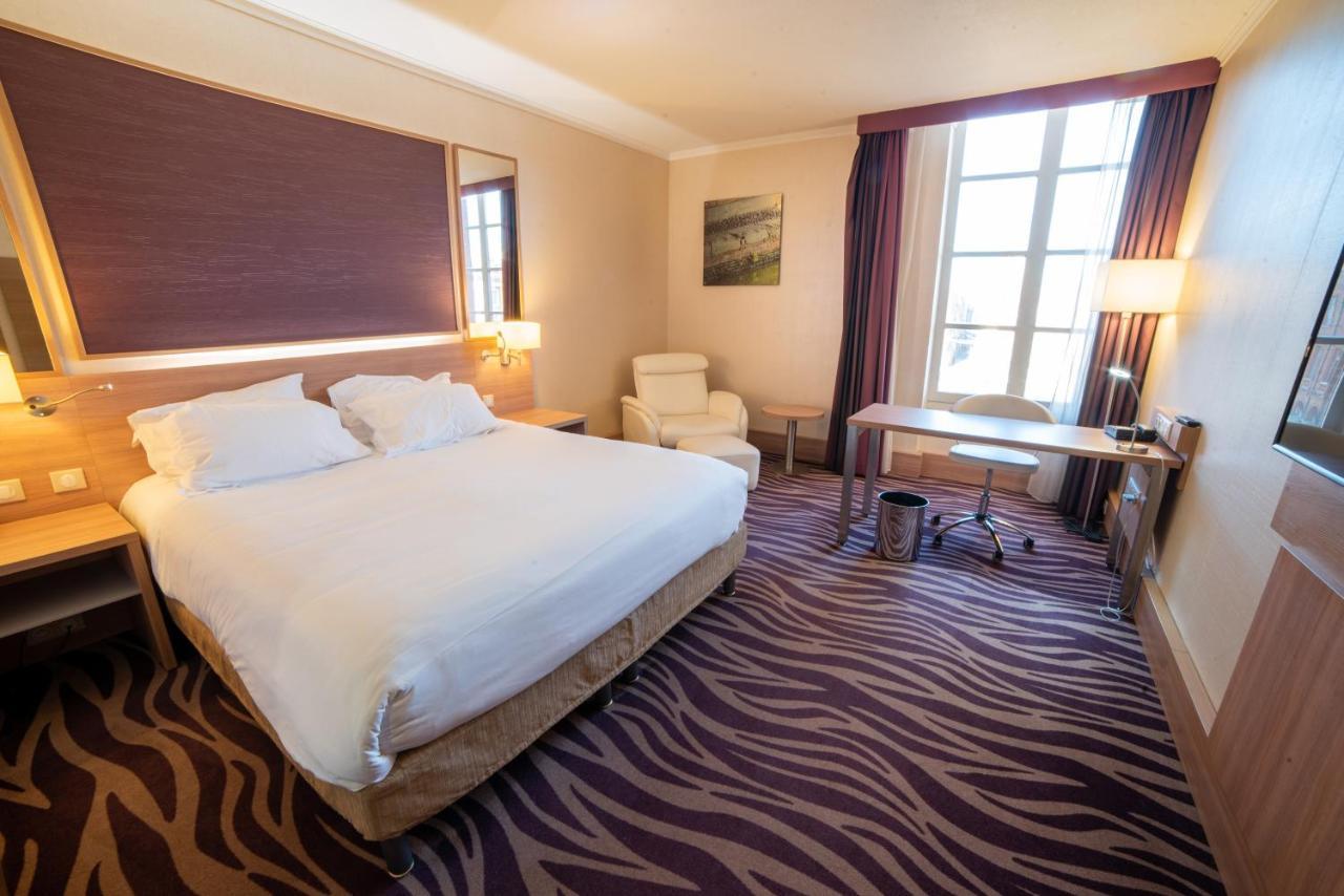 Standard Queen Room Accessible