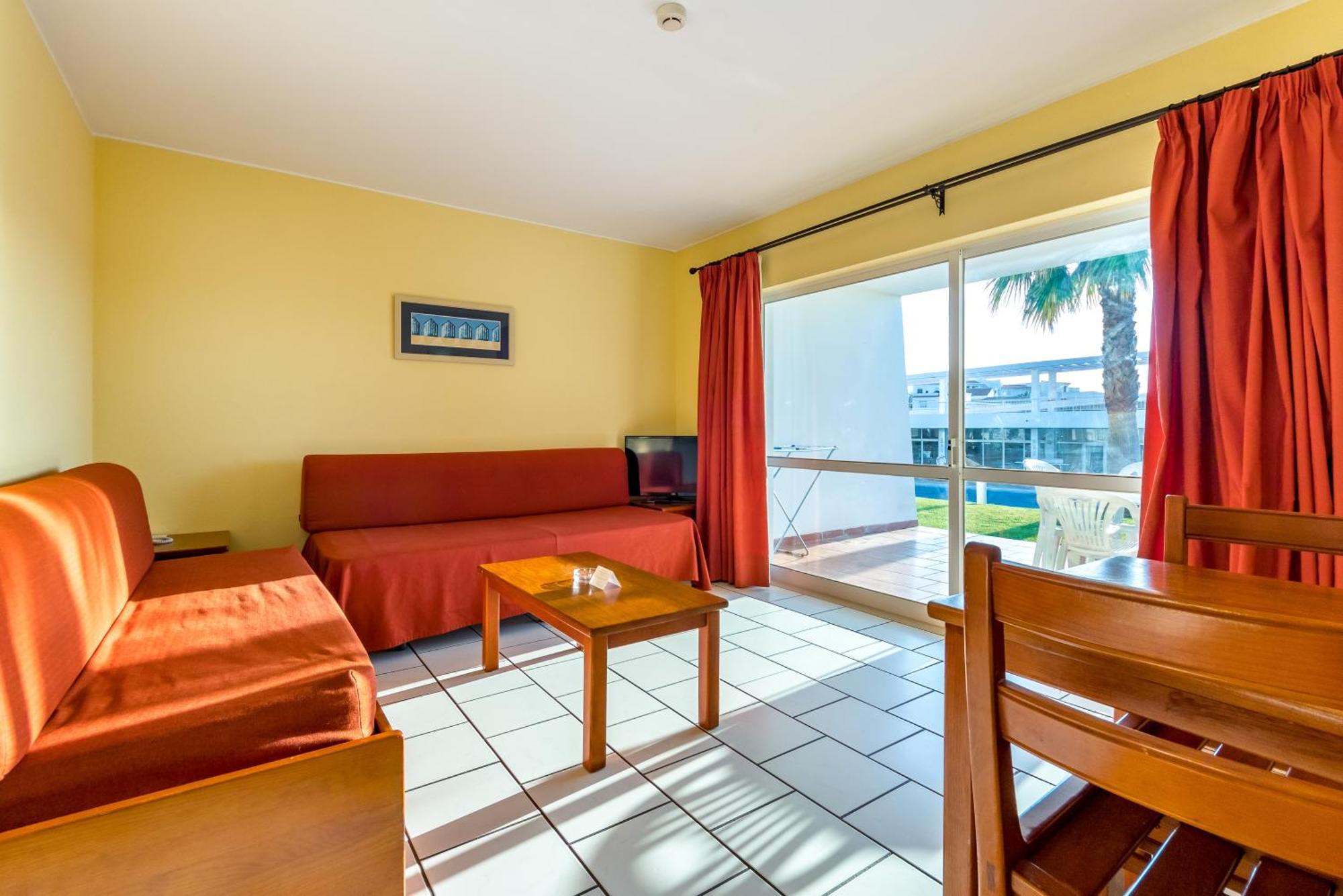One-Bedroom Apartment,1274542042:JPEG