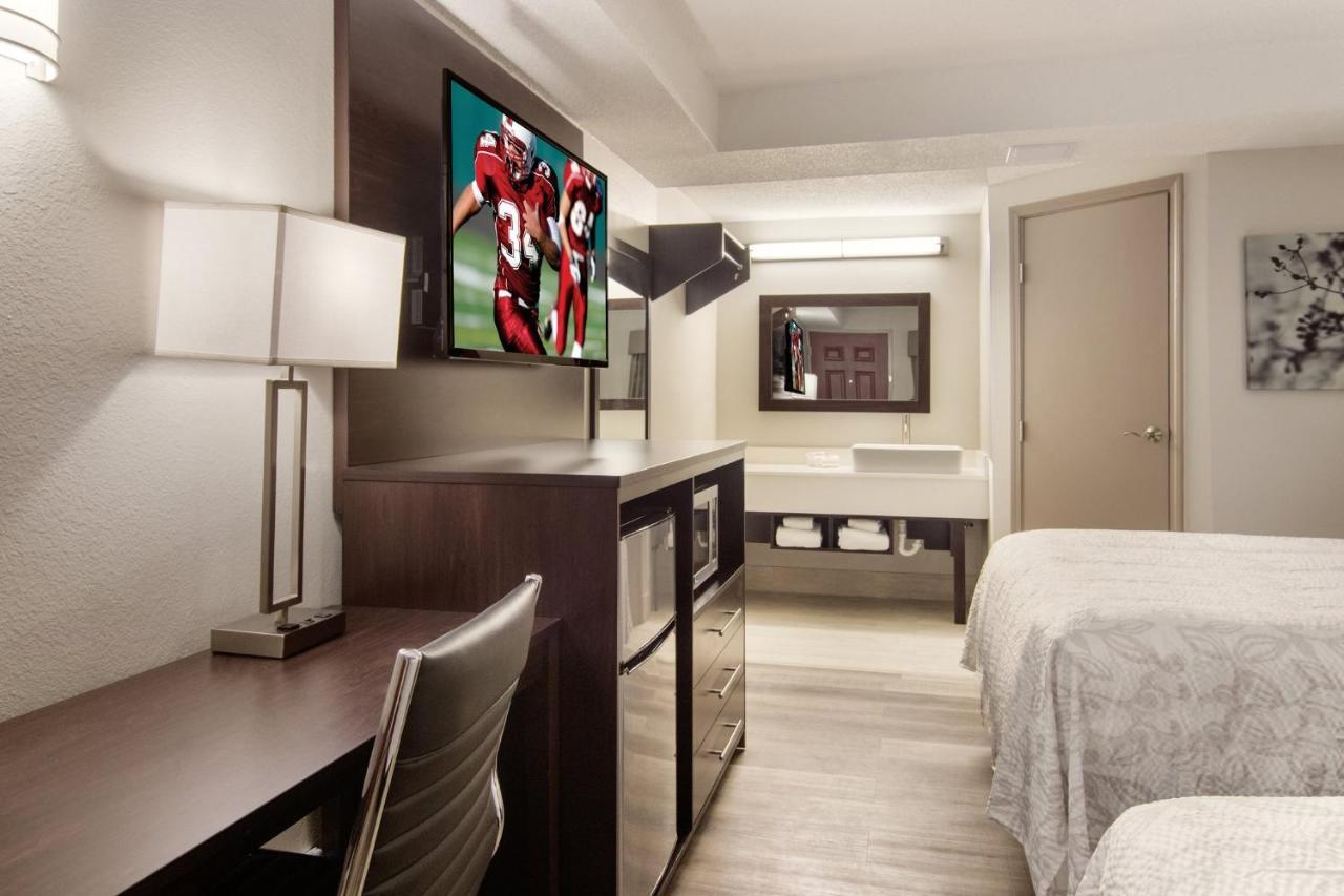 Deluxe Room with Two Queen Beds Smoke Free