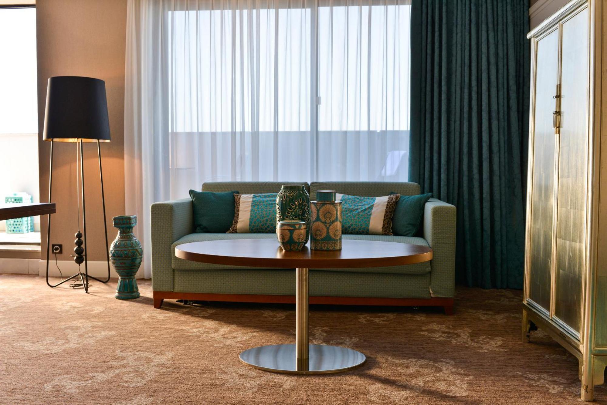 1 King Bed 2 Single Beds 2 Bedroom Suite,1273954816:JPEG