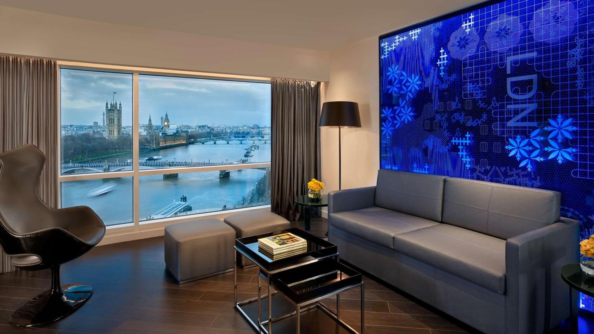 Suíte de 1 Quarto com Cozinha Compacta e Vista do Rio