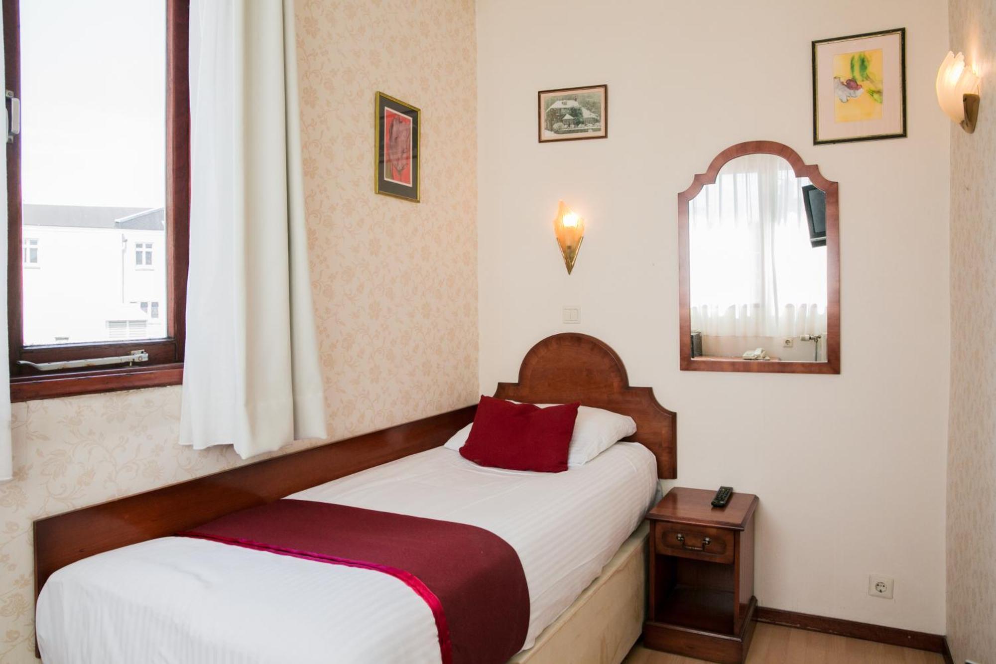 Single Room Shared Shower Toilet