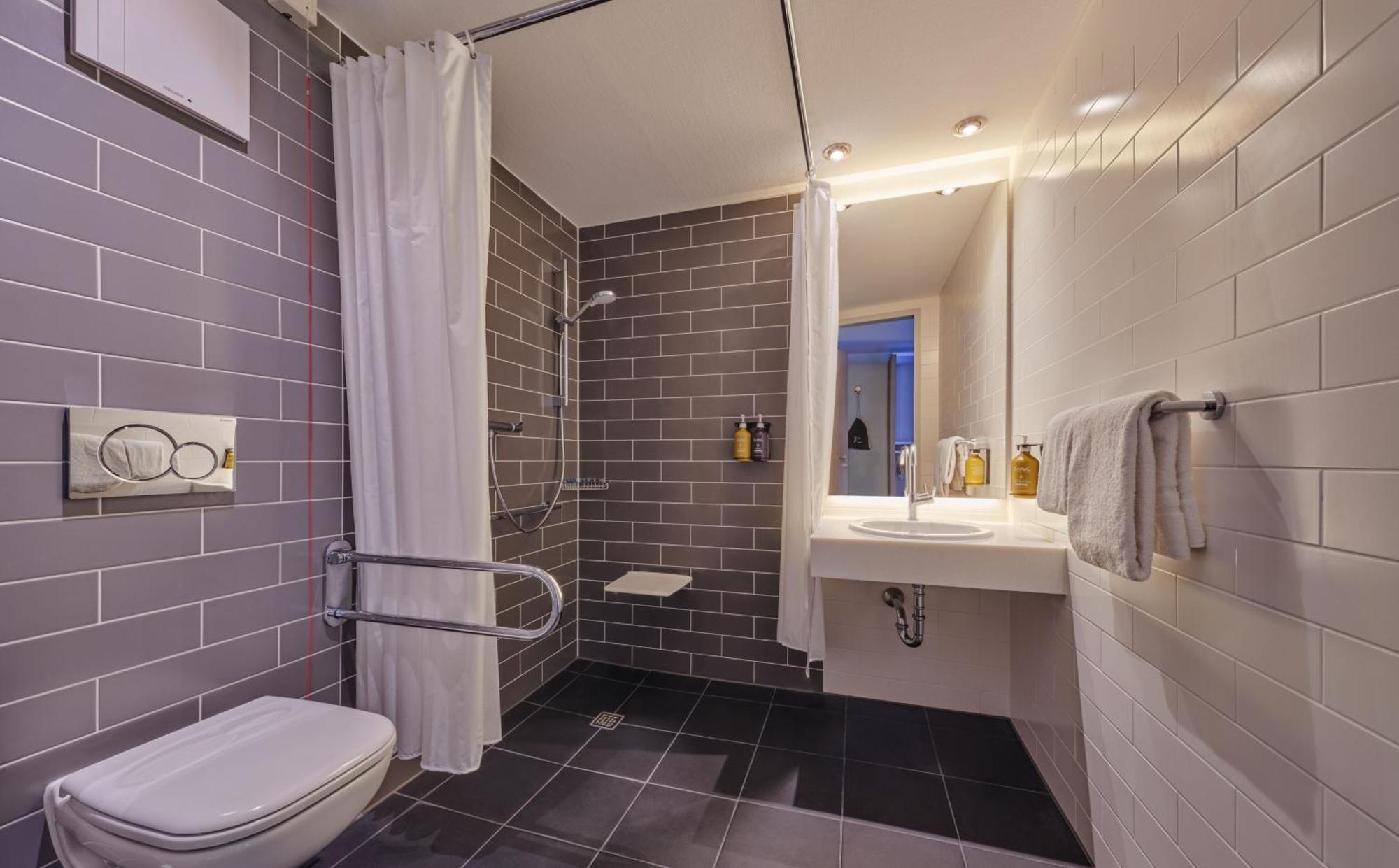 Standard Queen Room - Accessible,1277055505:JPEG