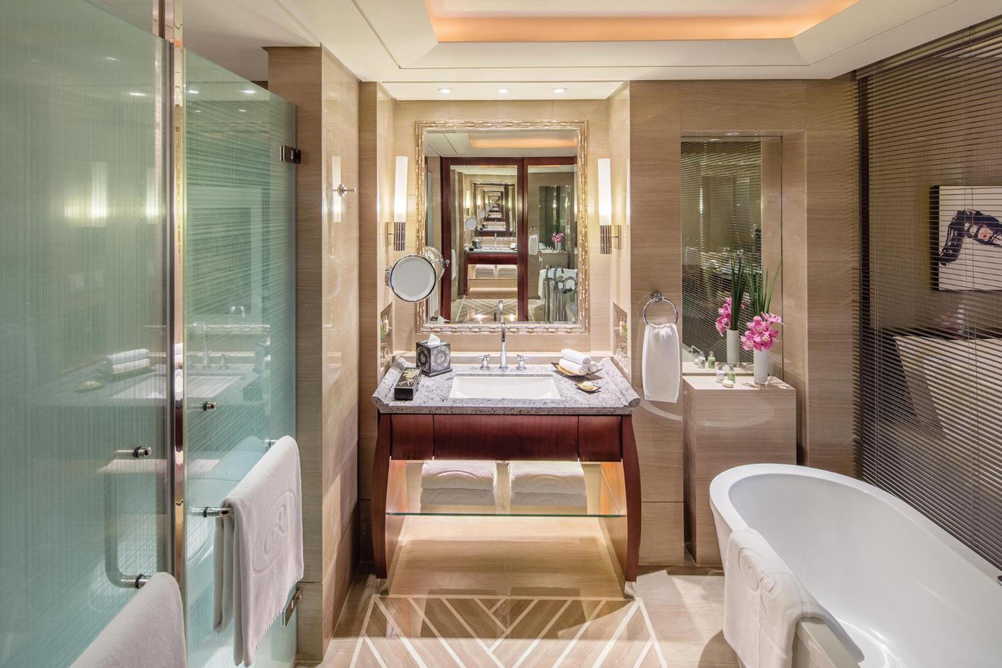 Classic Twin Room with Club Floor Lounge Access