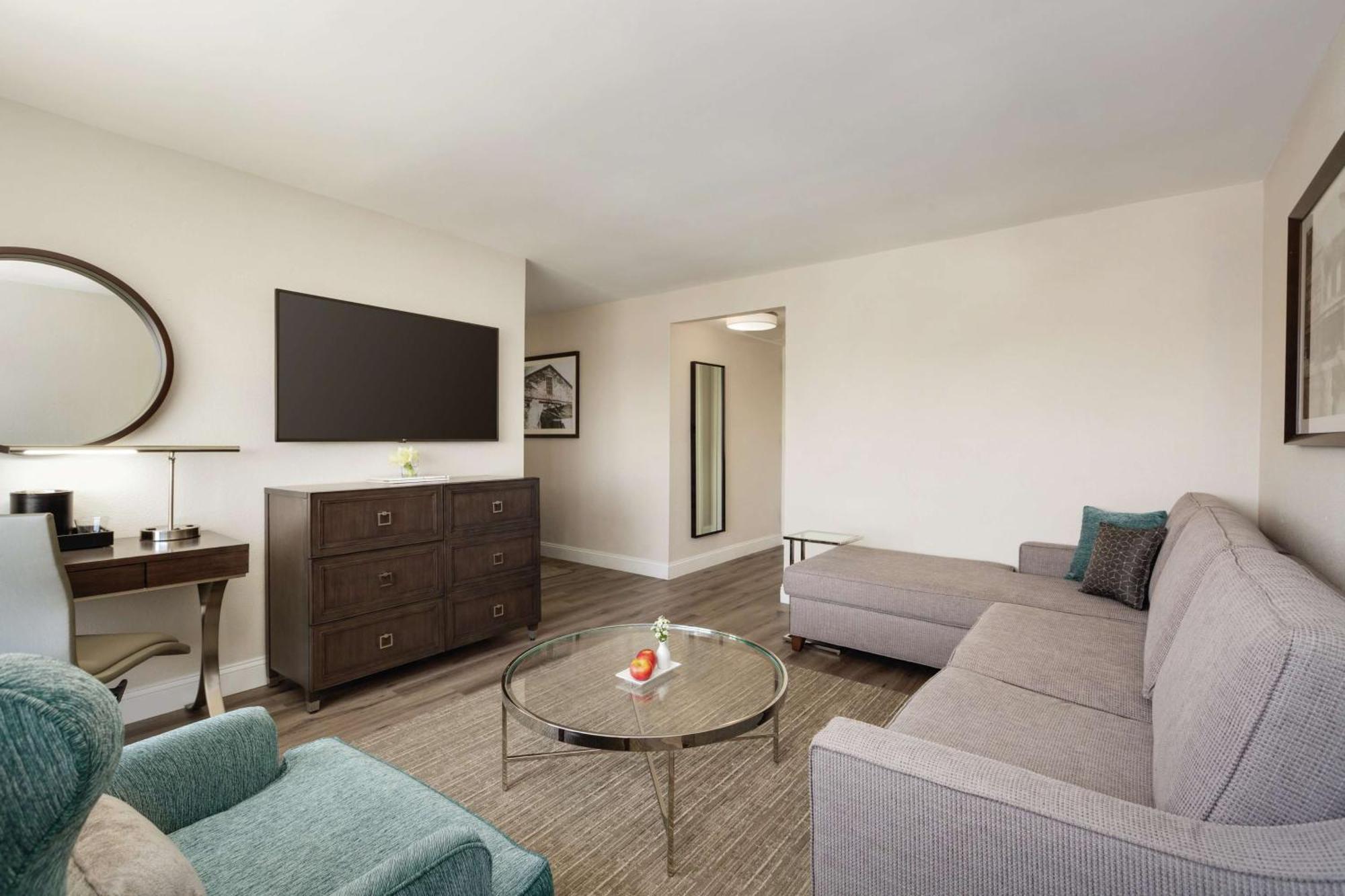 Junior Suite with Two Double Beds and Historic City View,1280487499:JPEG