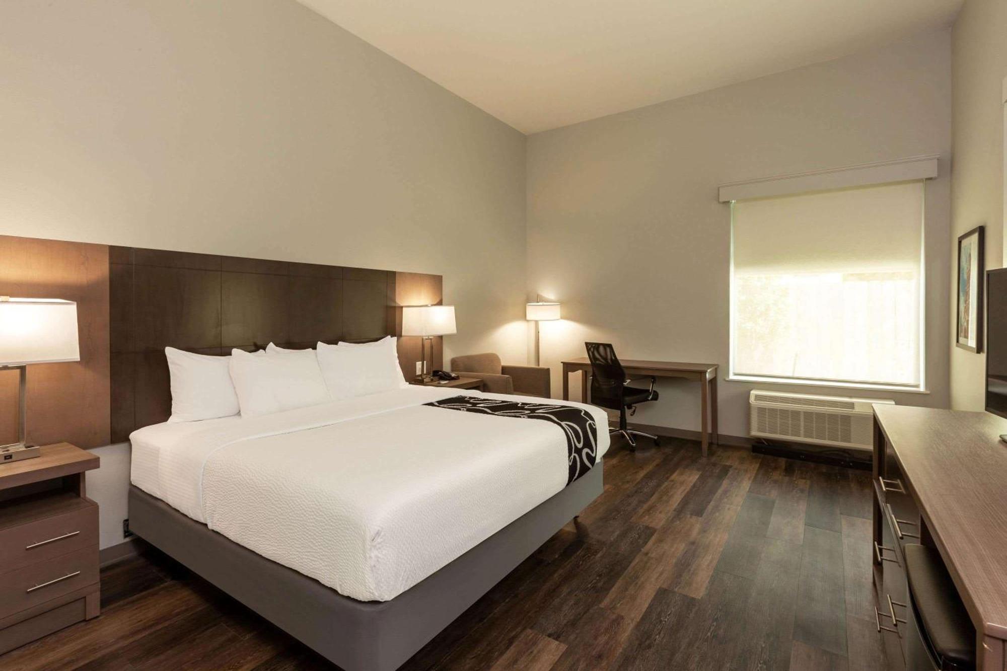 King Room with Mobility/Hearing Impaired Access - Non-Smoking
