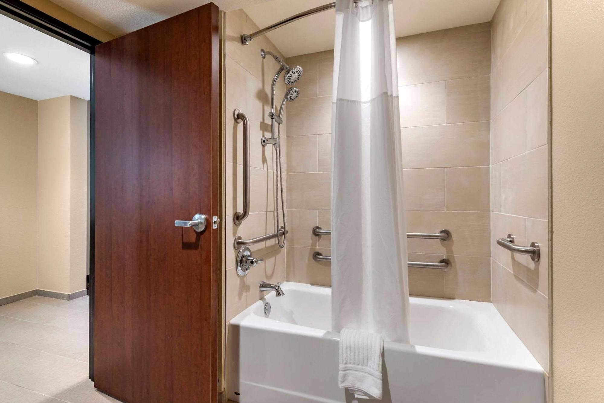 Queen Room with Two Queen Beds - Accessible/Non-Smoking