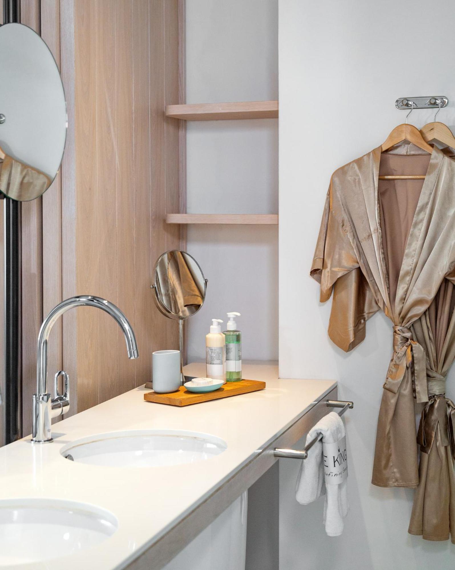 Suite mit 1 Schlafzimmer mit 2 Einzelbetten und Meerblick
