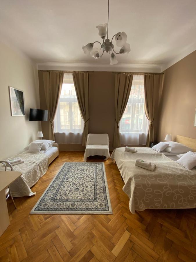 Triple Room,1291385947:JPEG