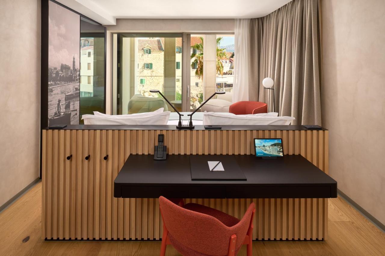 Premium Kamer met Kingsize Bed en Balkon met Uitzicht op de Stad