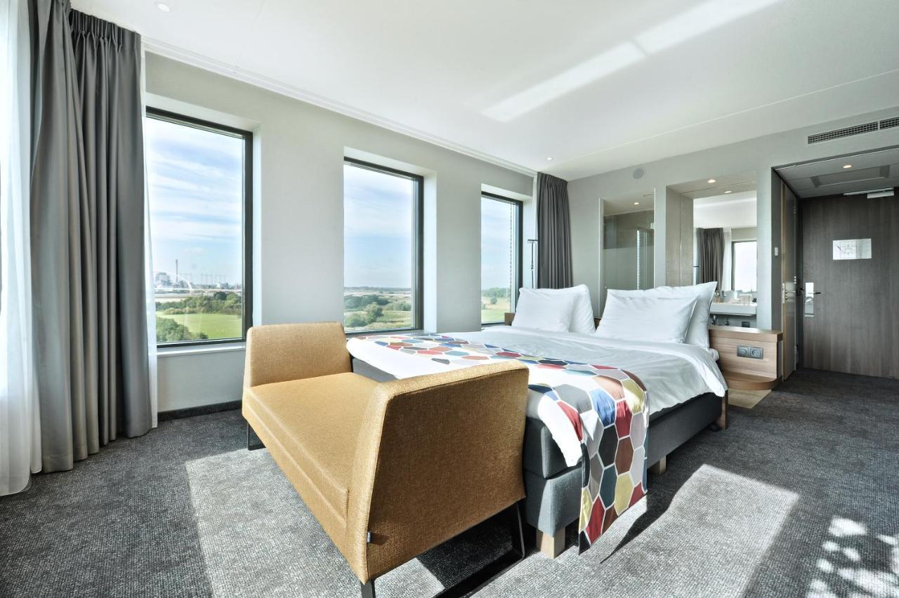 Deluxe Double Room Shower