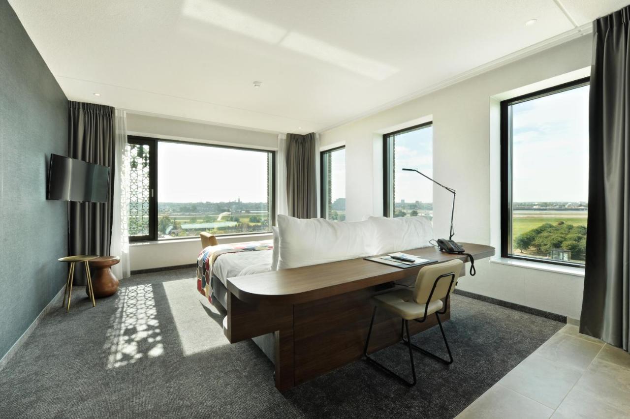 Deluxe Double Room Shower