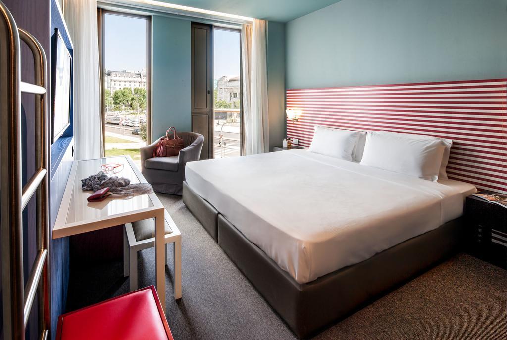 Double Room with View