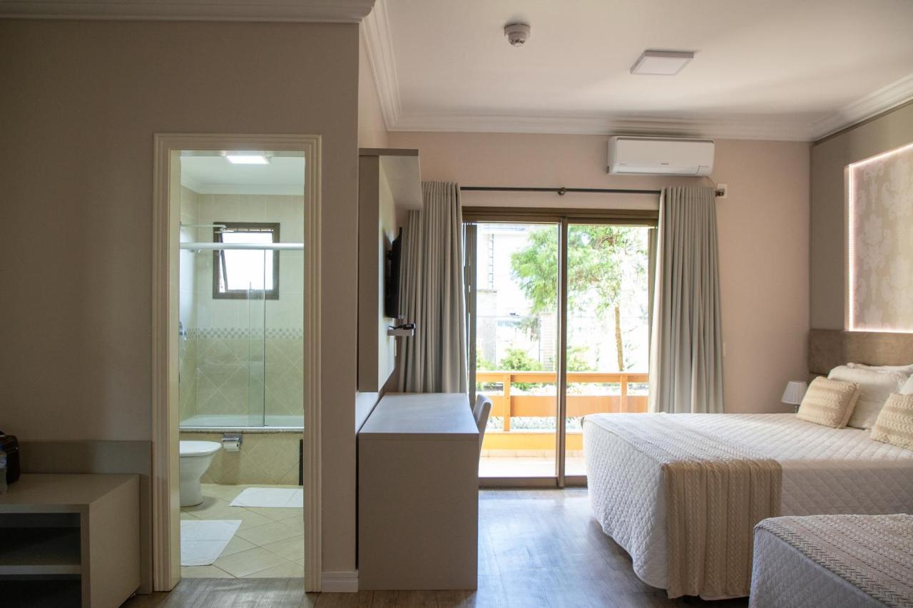 Suite with Spa Bath,1306178491:JPEG