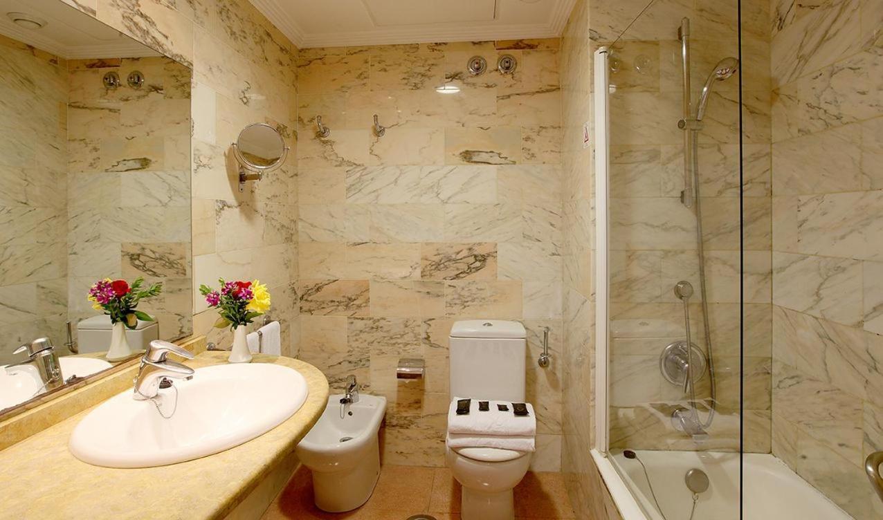 Double or Twin Room (2 Adults),1547132821:JPEG