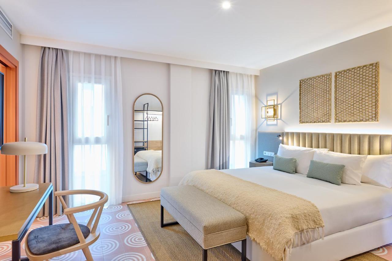 Standard Double or Twin Room,1329202130:JPEG