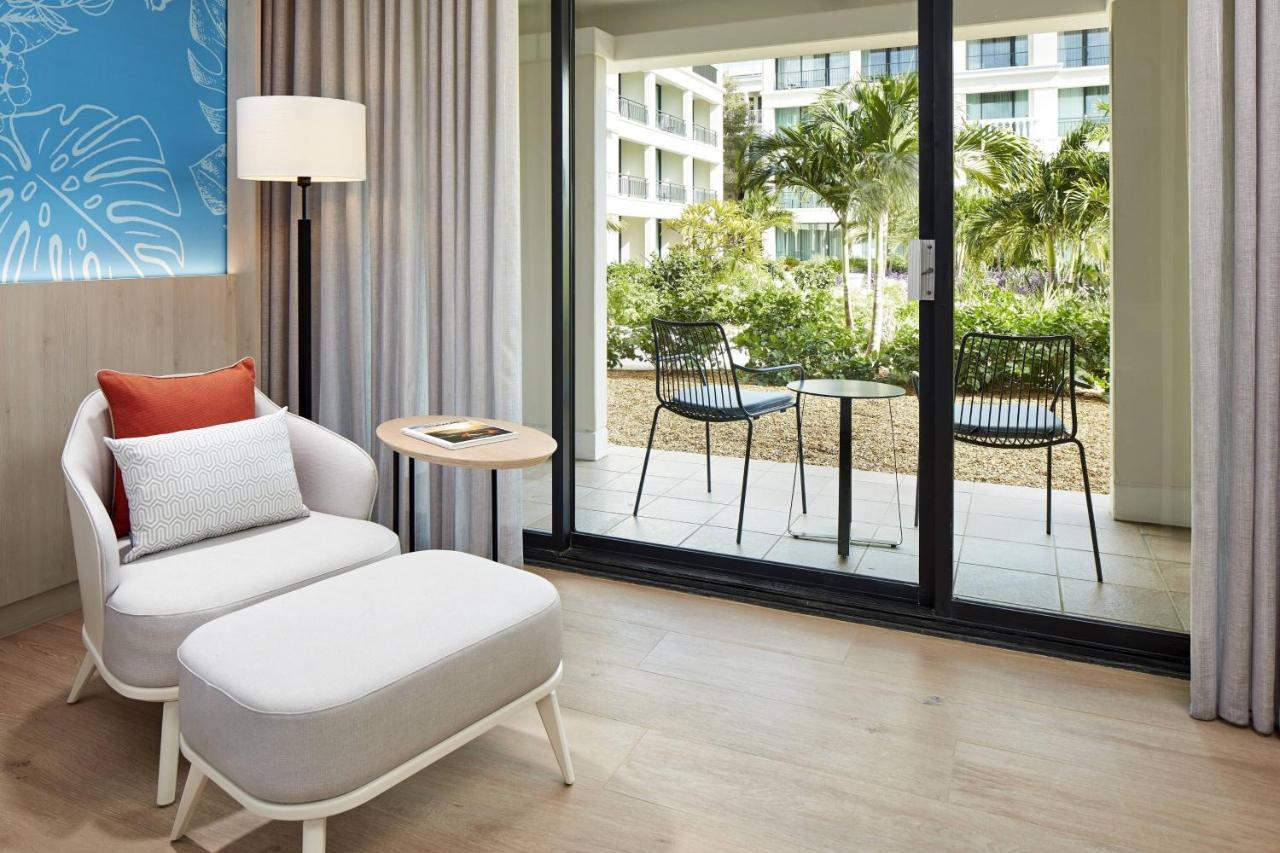 Guest room 1 King Garden View Balcony
