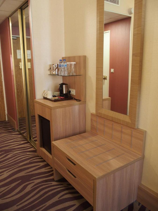 Standard Queen Room Accessible