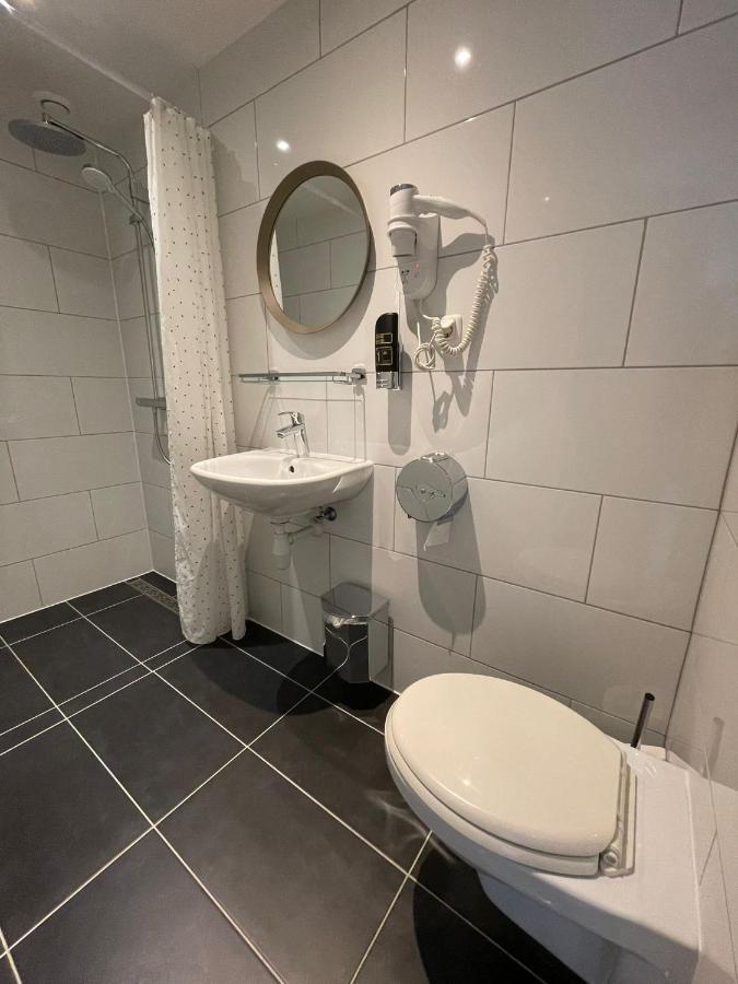 Family Room Private Bathroom