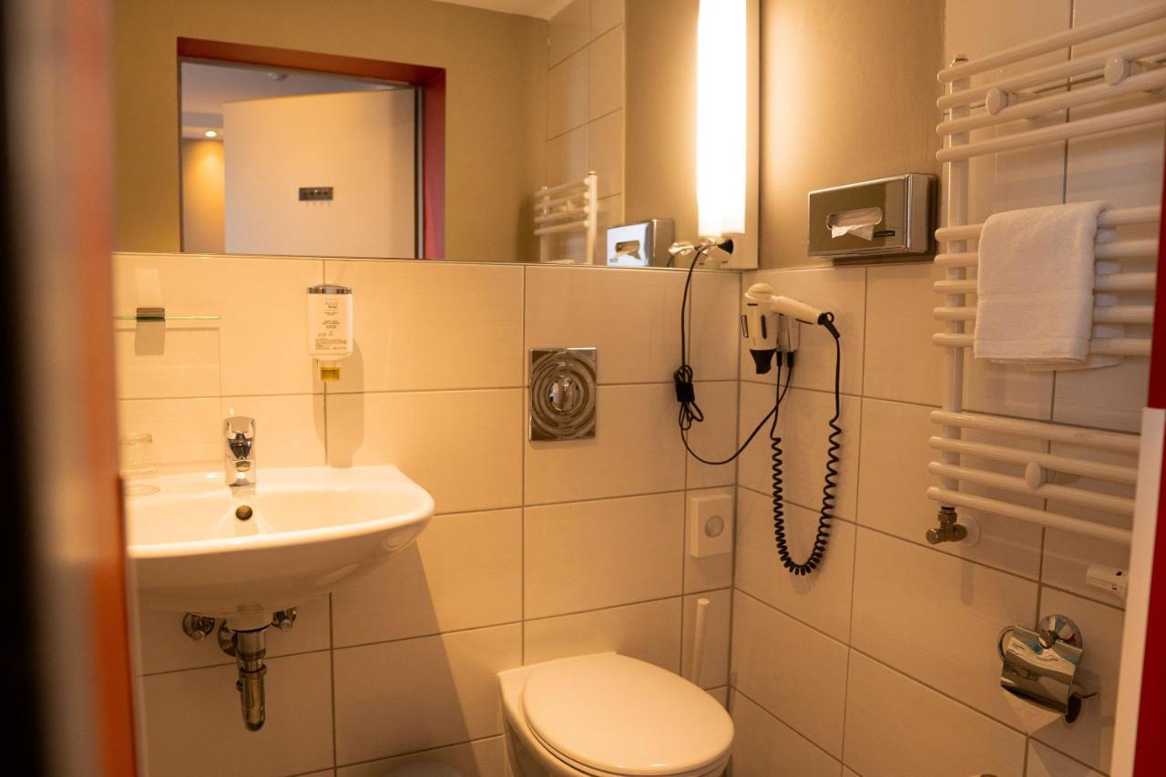 Single Room,1672586604:JPEG