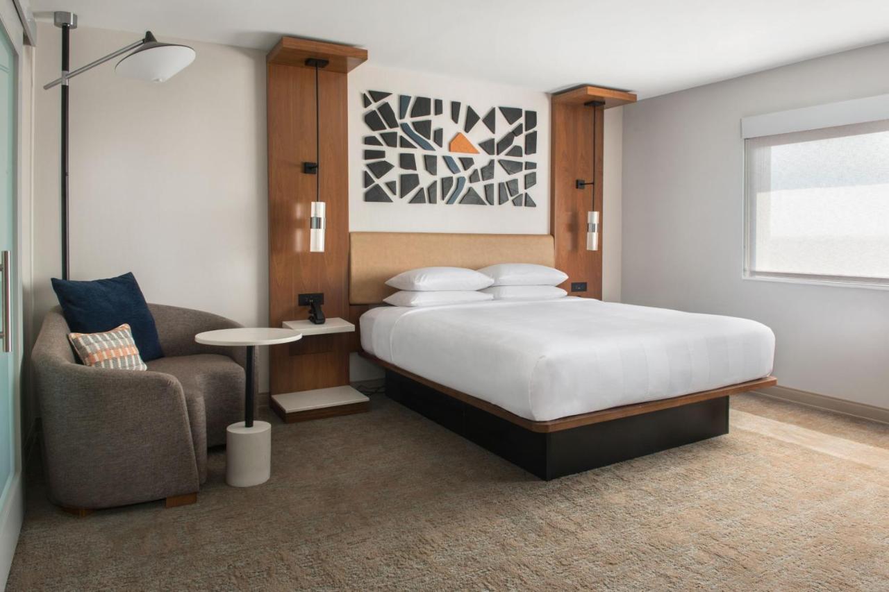 King Room - Mobility Accessible with Tub
