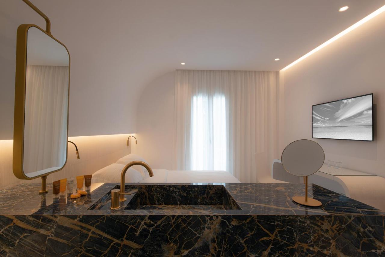 Standard Bright Room