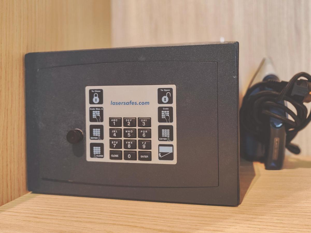 Premium Studio with shower and Bath,1416966891:JPEG