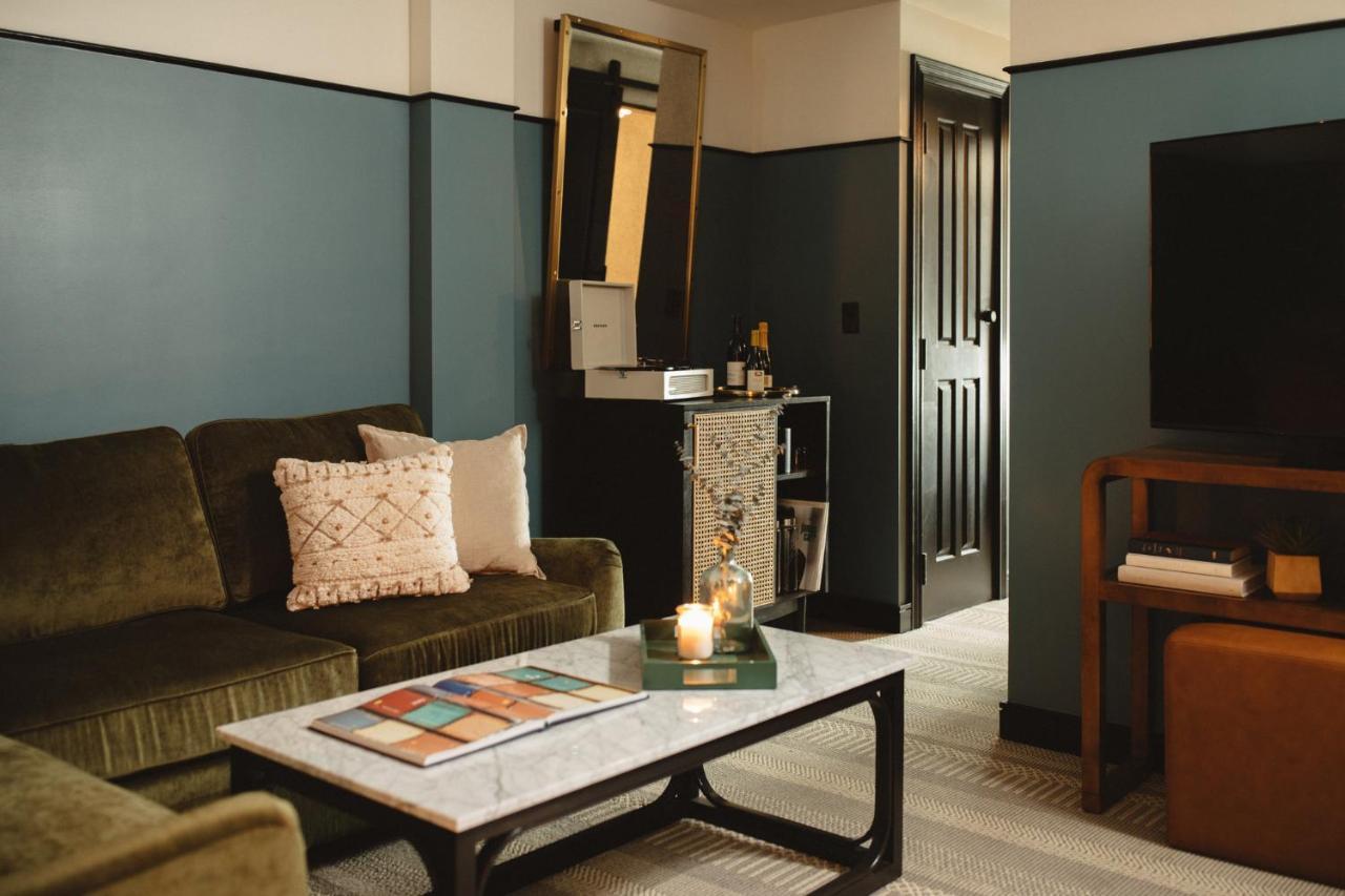 The Traveler's Suite,1541639611:JPEG