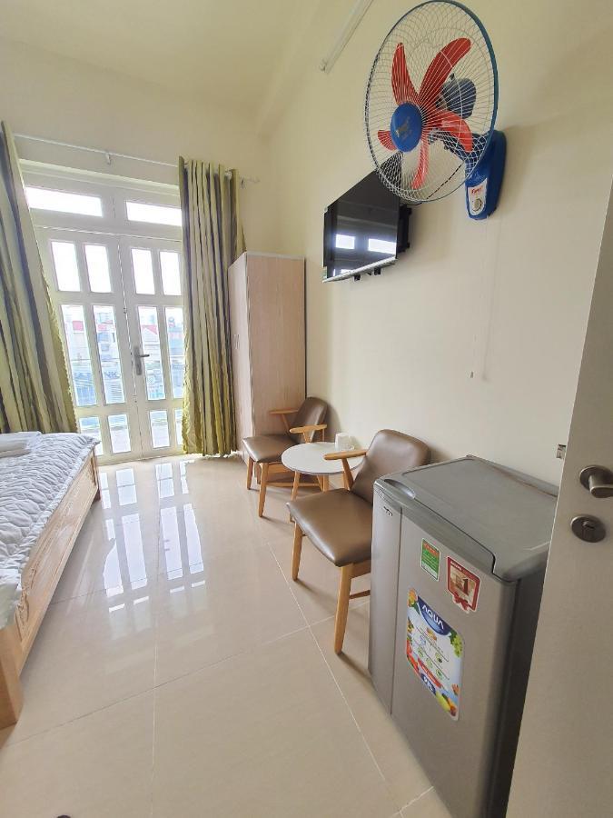 Zimmer mit Queensize-Bett und Balkon