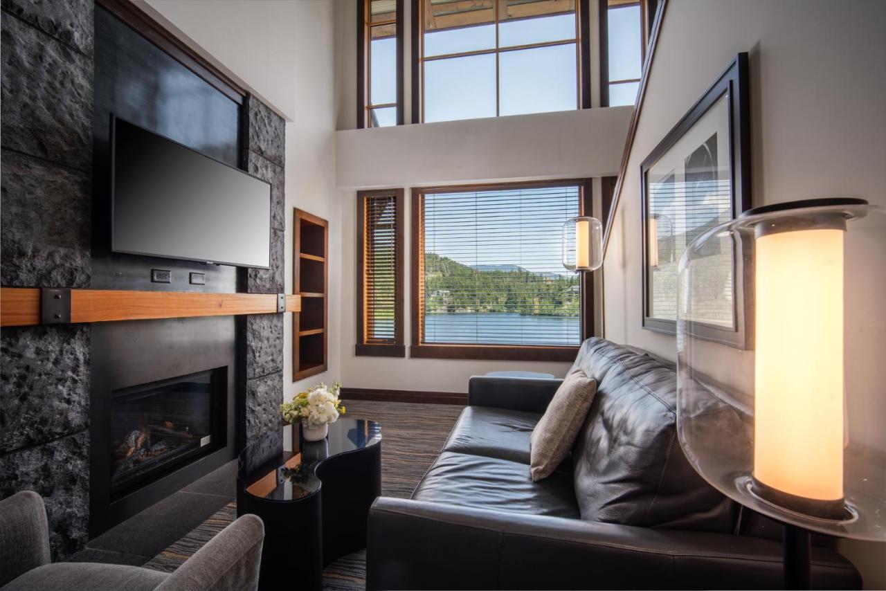 Two-Bedroom Suite with Lake View,1427771236:JPEG