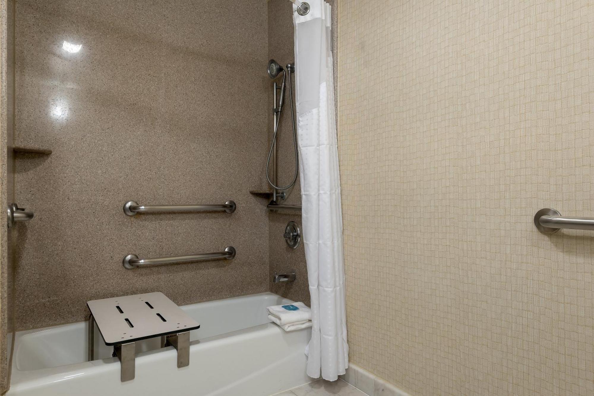 Queen Room - Mobility Accessible